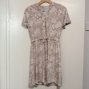Sabrina Lauren
Size S Casual Dress